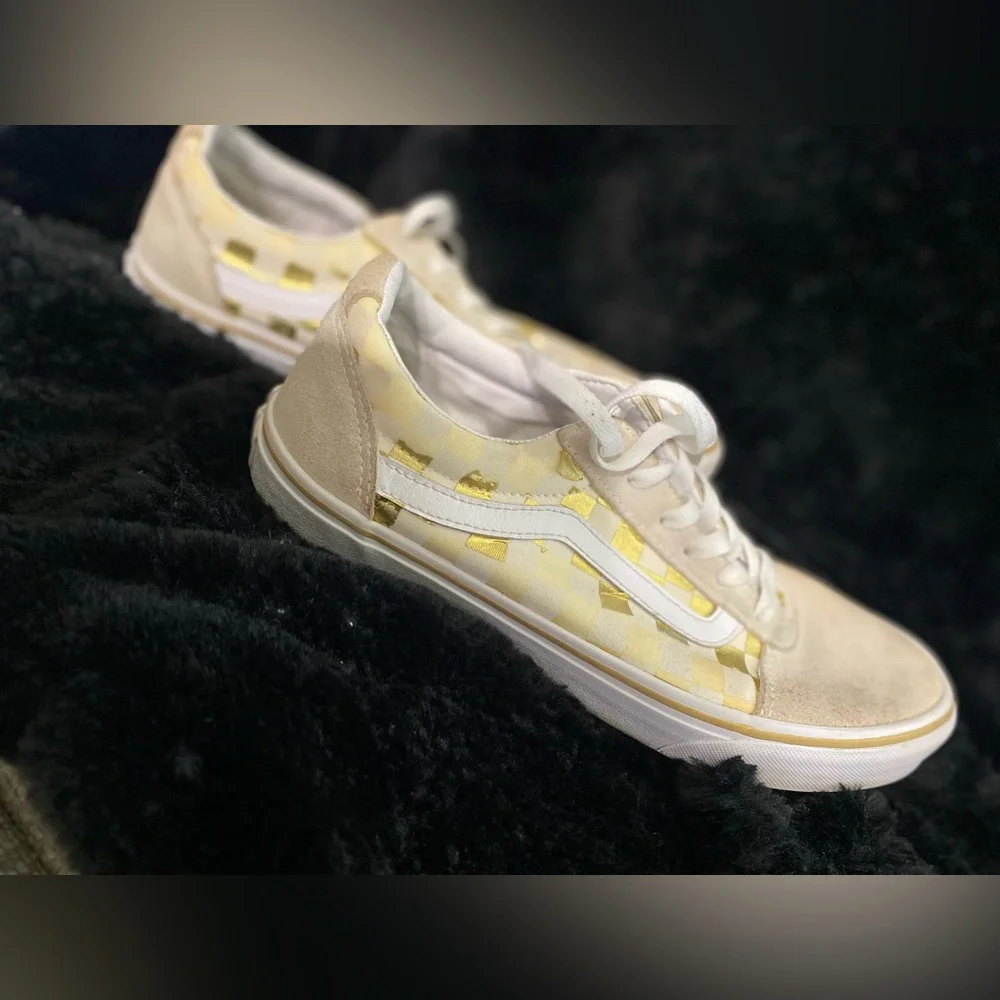 Vans - Picture 1 of 3